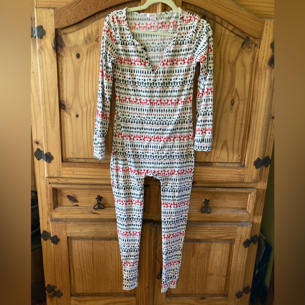 Women Yado red black white reindeer tree one piece long sleeve pajamas size M